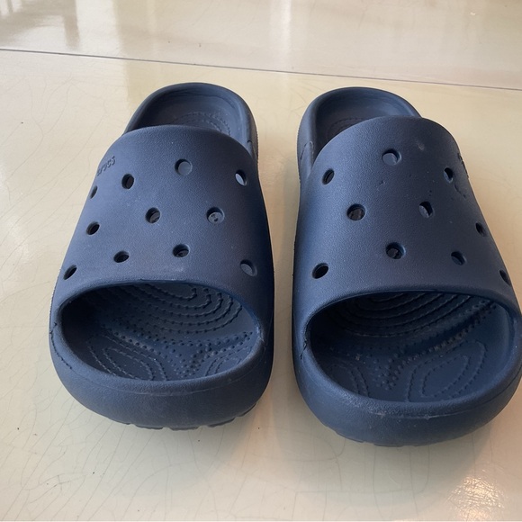 CROCS Shoes - Picture 3 of 6